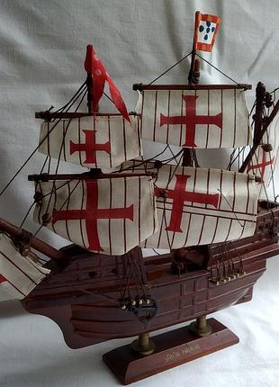 Модель парусника корабля santa maria.