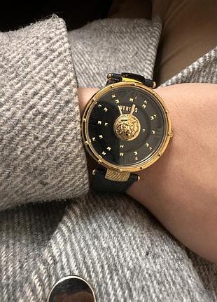 Жіночий годинник versace