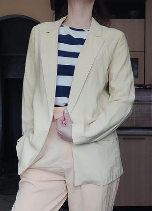 Бежевий жакет р. s-m