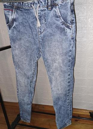 Світлі дитячі джинси на хлопчика 7 років