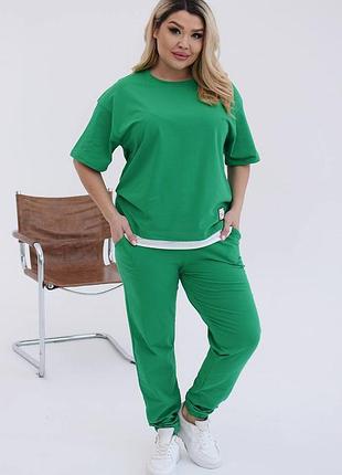 Легкий брючный костюм