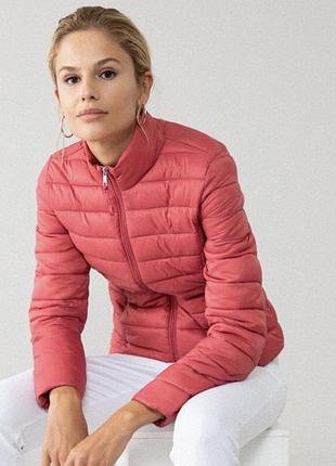 Пухова куртка легесенька
