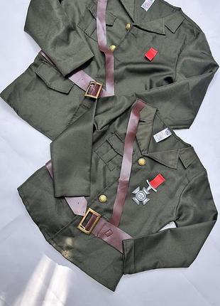Военные костюмы.