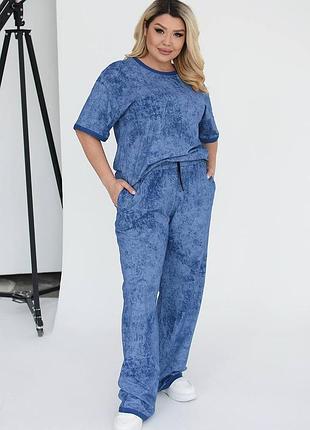 Легкий спортивный костюм