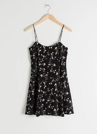 Приталенное мини платье с цветочным принтом