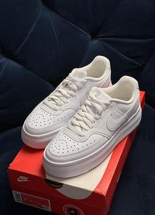 Кросівки жіночі  nike 38,5