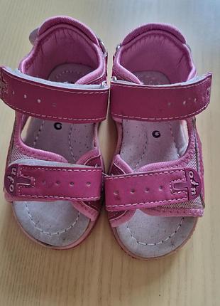 Босоніжки  роз 24 одіти 1 раз.