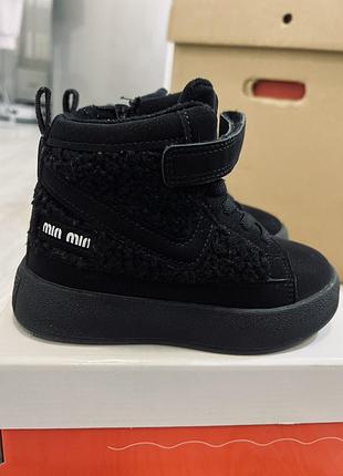 Чоботи для дівчинки