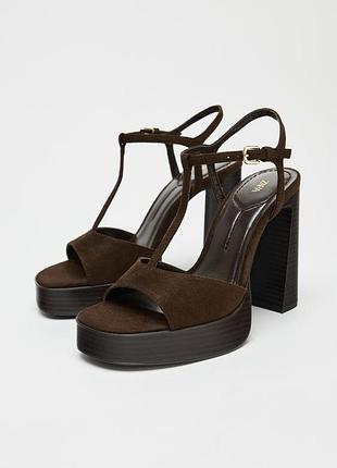 Босоножки на каблуке с ремешками zara
