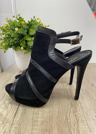 Босоножки кожаные