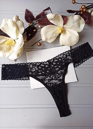 Красивые кружевные трусики стринги