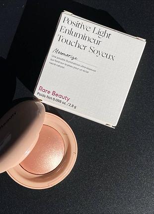 Rare beauty positive light silky touch highlighter хайлайтер для обличчя - mesmerize