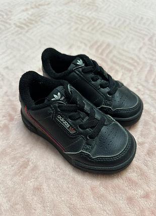 Детские кроссовки