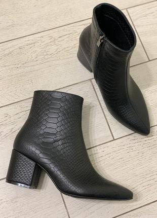 Кожаные ботильоны ручной работы