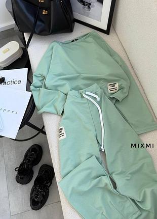 Жіночий костюм