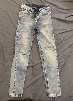 Женские джинсы