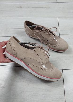 Замшеві туфлі броги clarks