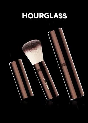 Кисточка для макияжа hourglass