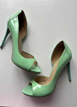 Туфлі guess на шпильці