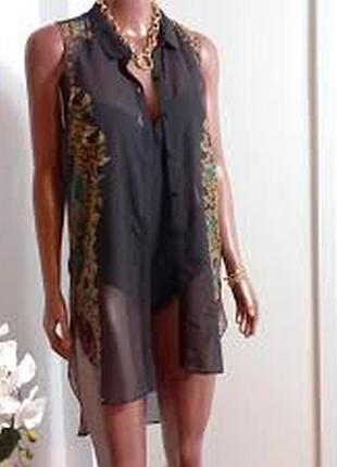 Подовжена напівпрозора блуза туніка з красивим принтом