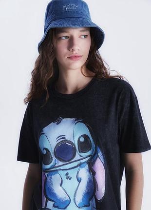 Брендова чорна футболка від disney