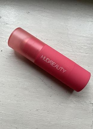 Кремовые румяна в стеку huda beauty cheeky tint blush stick