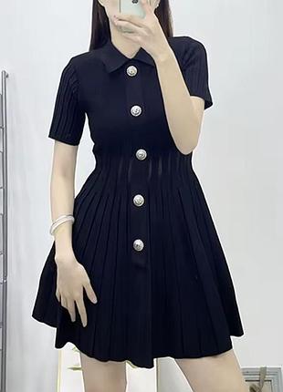 Платье с воротником черное