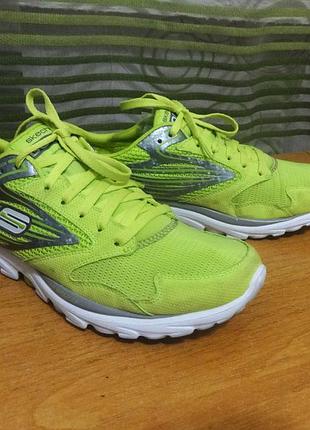 Женские кроссовки skechers