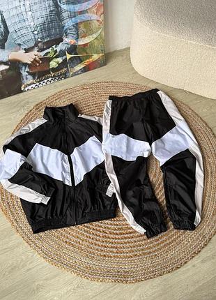 Качественный спортивный костюм из плащевки