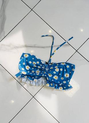 Кроп топ із рюшами в ромашках boohoo