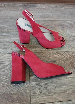 Босоніжки для жінок розмір 38 нові