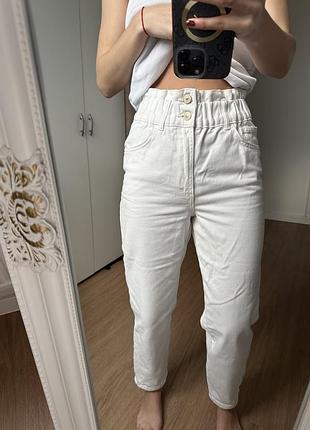 Джинсы белые mom