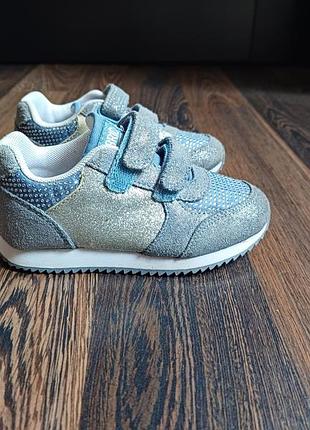 Детские кроссовки