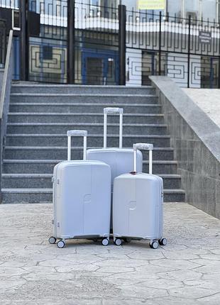 М 004 серебряный средний дорожный чемодан marsel m на 4 колесах, 75 л, полипропилен