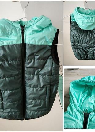 Жилетка с капюшоном