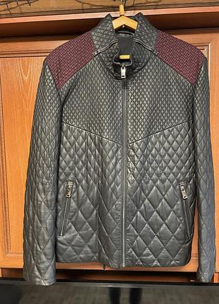 Чоловіча шкіряна фірмова куртка.