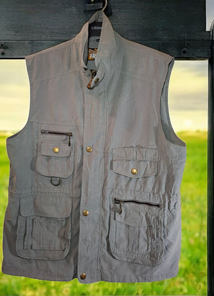 Мужская жилетка со многими карманами