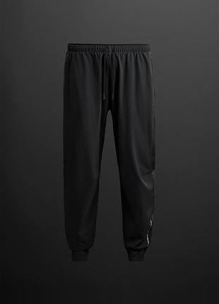 Штани прямого крою з легкої технічної тканини zara