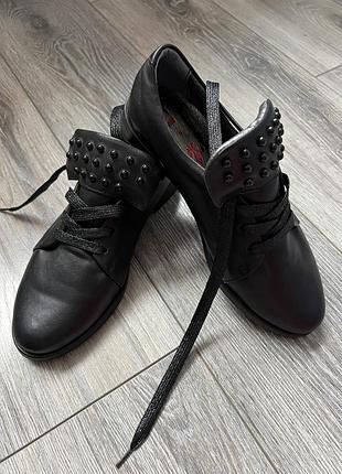 Туфлі на шнурках, лофери