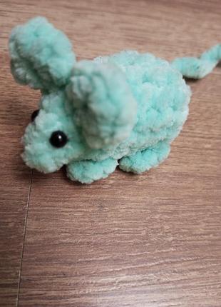 Игрушка для зверюшки. игрушка кошку. игрушка собачки