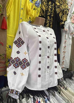 Невероятная вышитая рубашка🌸
