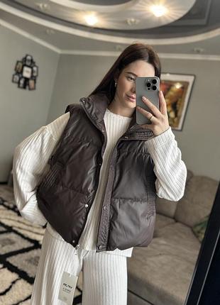 Базова жилетка в шоколадному кольорі