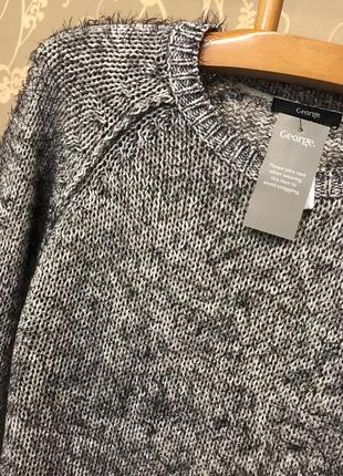 Дуже красивий і стильныйбрендовый в'язаний светр.