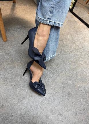 Темно синие кожаные туфли лодочки на шпильке 8 бантом цвет на выбор