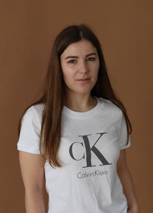 Футболка женская, классическая белая коттоновая.