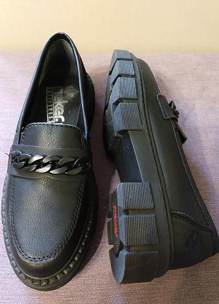 Женские кожаные лоферы rieker