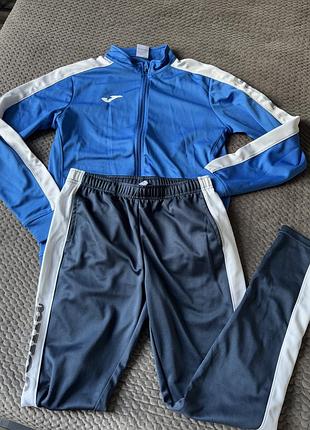 Легкий футбольний костюм