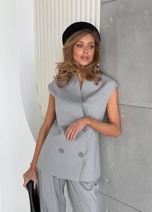 Костюм брючный с жилеткой серый