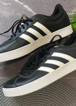 Кросівки дорослі