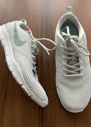 Кросівки nike flex essential